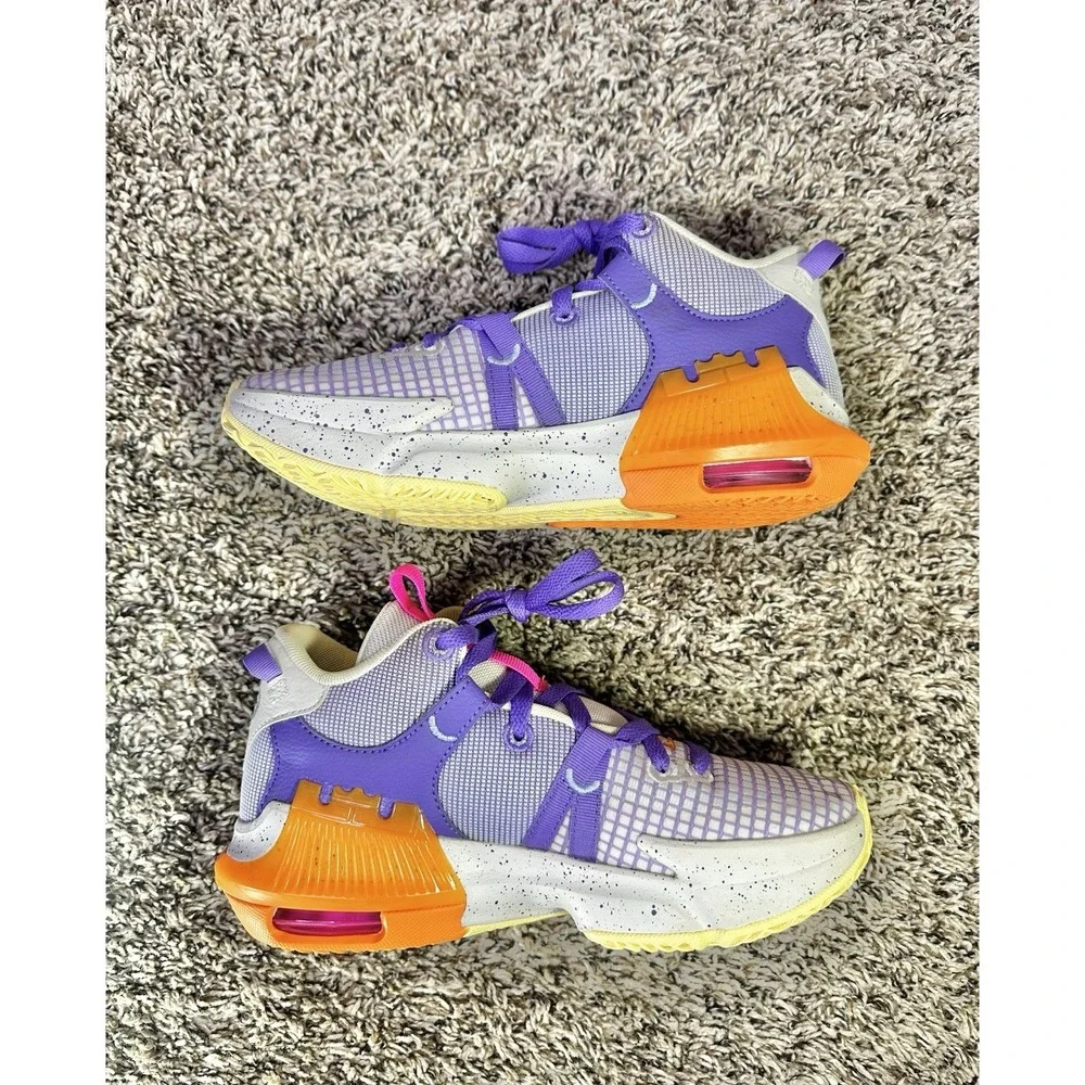 Nike LeBron Witness 7 GS Youth Basketball Shoes Size 4.5Y / 6W Purple Orange